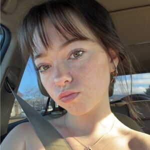 Meet your Posher, Abigail